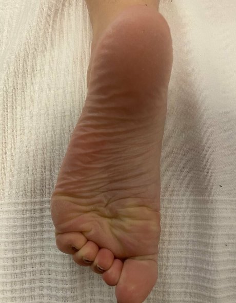 italianfeetluv free model picture