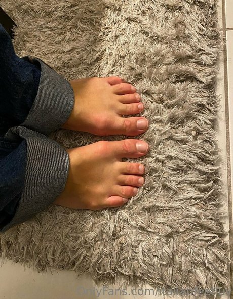 italianfeetluv star nude photo