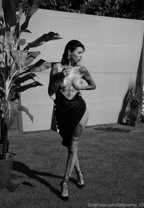 Lady Vamp star top galleries