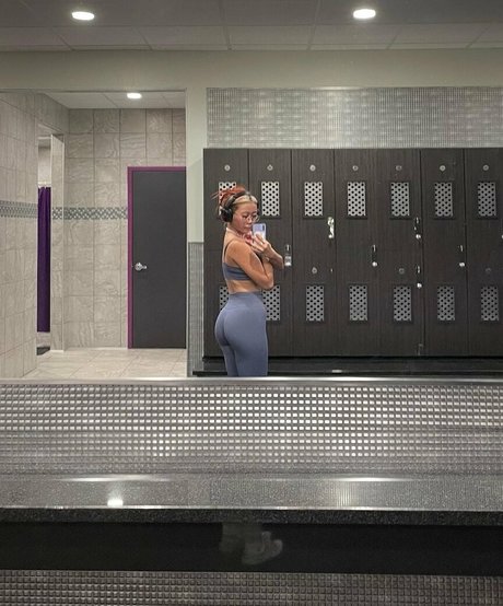 hollyliangg star art galleries