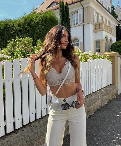 Sarah Sunita star hd img