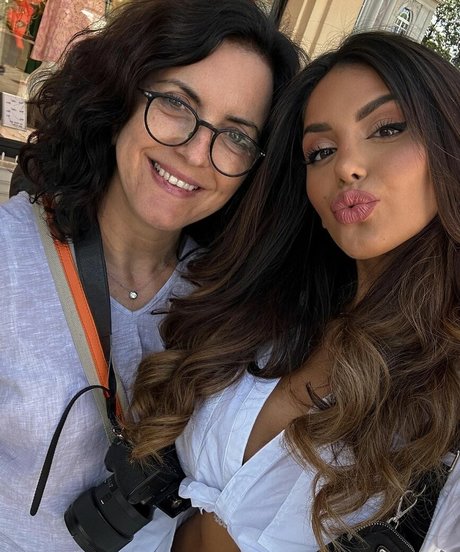 Sarah Sunita pornstar naked pic