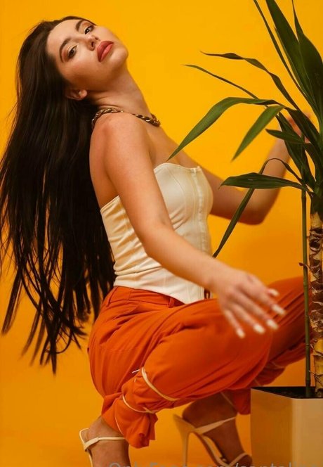 santalips model best gallery