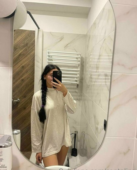 santalips exclusive actress img