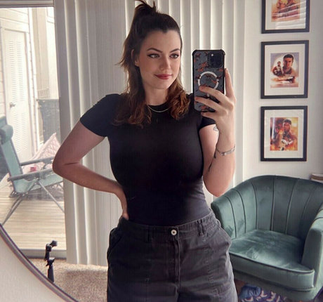 RipMika pornographic actress pictures