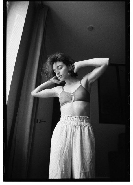 Ella Flare nude actress images