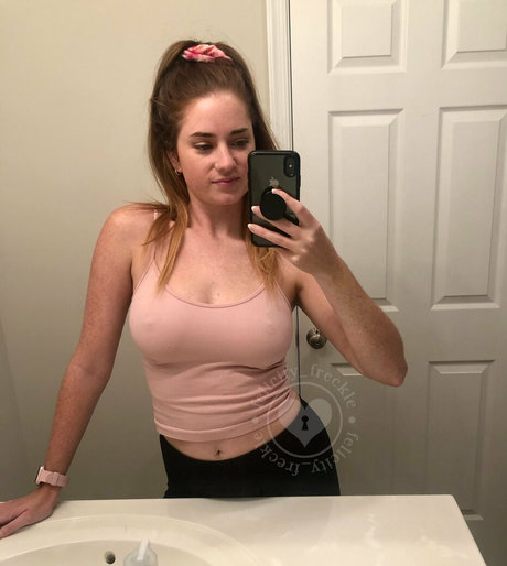 Felicity Freckle top star pictures