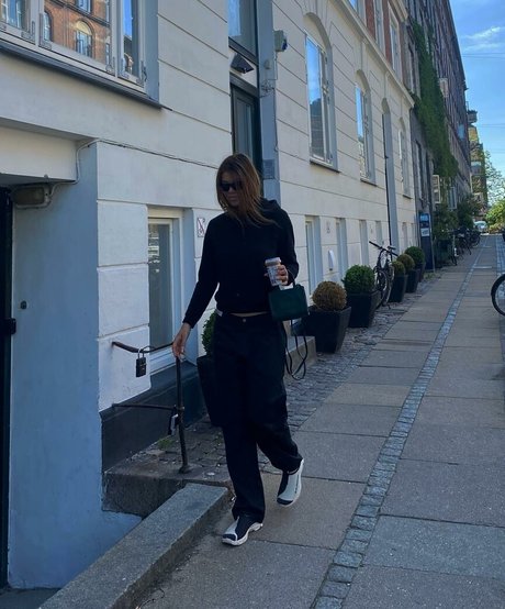 Linea Sindt erotic actress archive