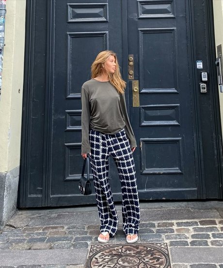 Linea Sindt nude actress photos