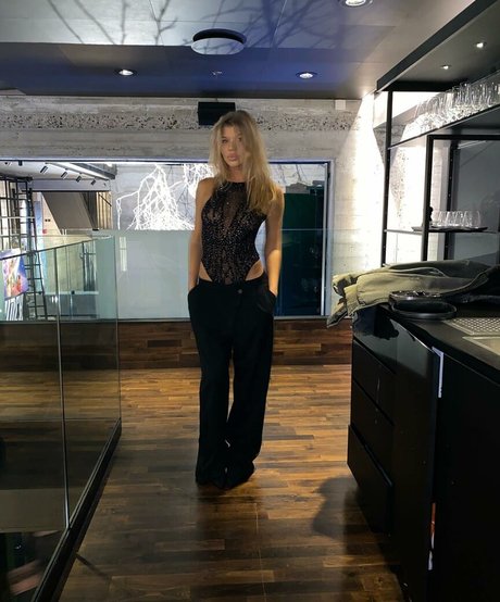 Linea Sindt pornstar erotic pic