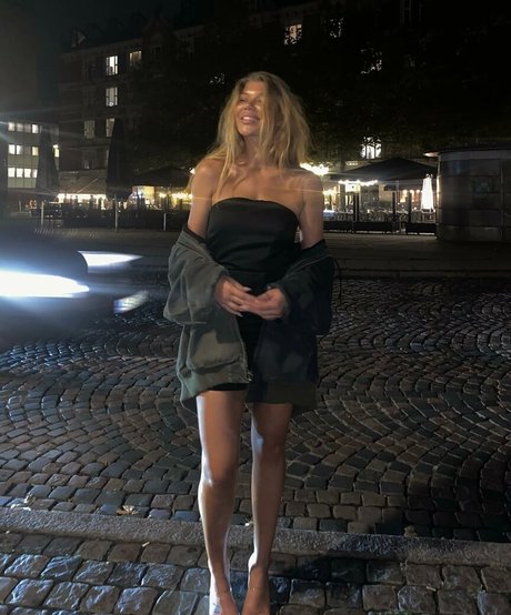 Linea Sindt pornstar adult photo