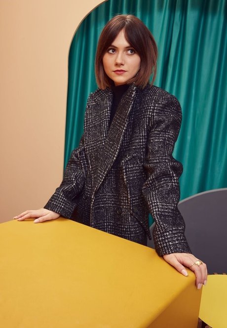 Emilia Jones erotic model images