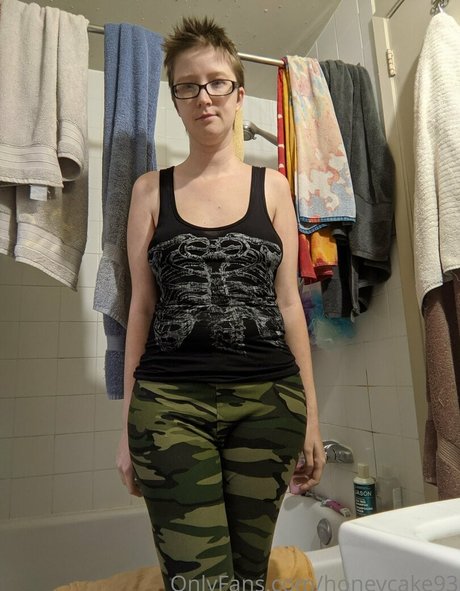 honeycake93 pornographic model gallery