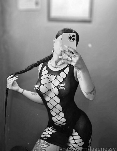 Genessy star nudes photos