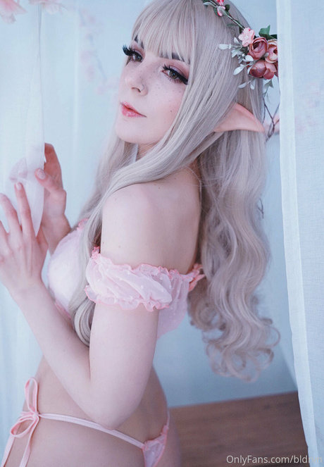 Bloodraven pretty model pic