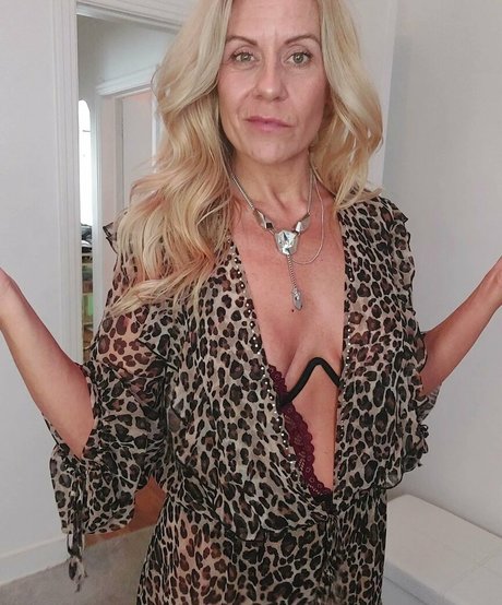 Kitty Funk pretty pornstar photos