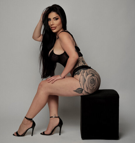 Lia Mayume model naked img