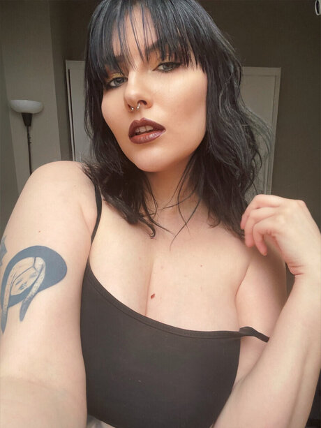 Bebe Blu FREE pornstar top photo