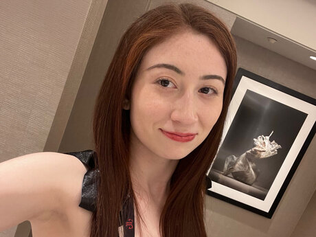 Ava Davis beautiful star image