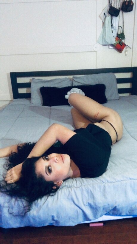 Henny_ hot actress image