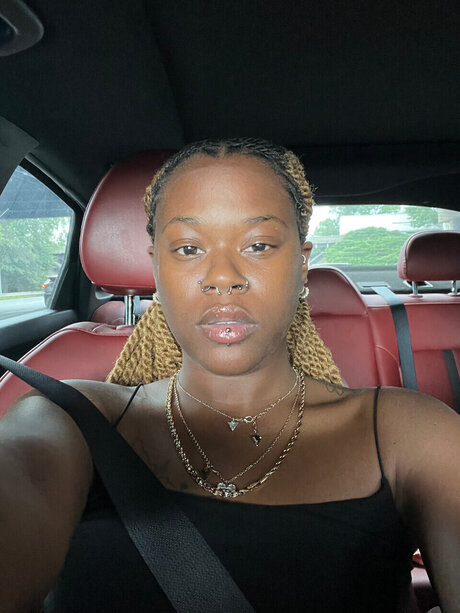 vaay_ xxx star image