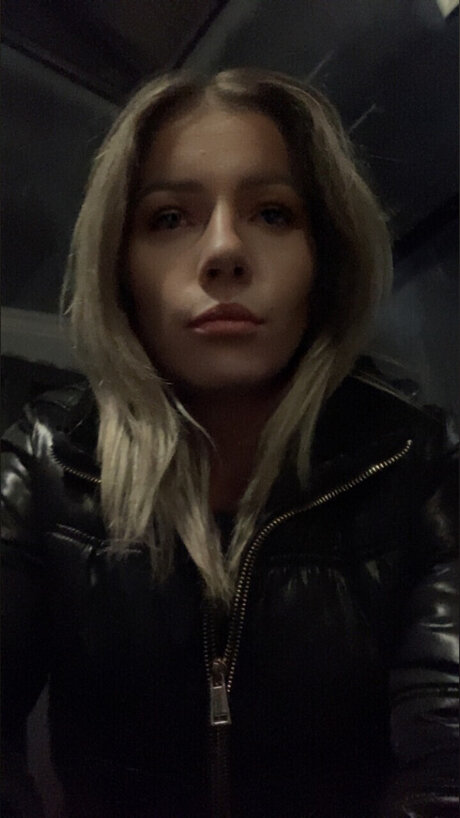 Latica blue eye_ pornstar high quality pics