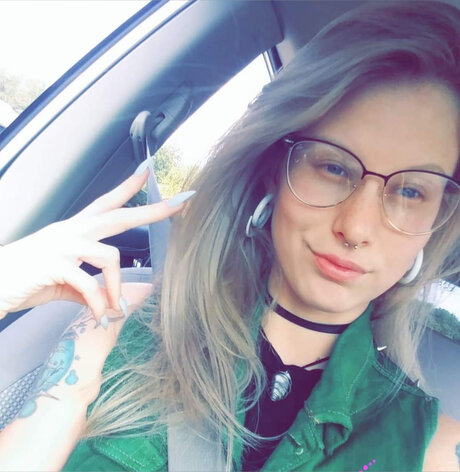 NeonLemonade model art photo