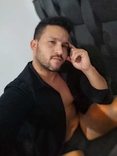 Leolaks model hot pics