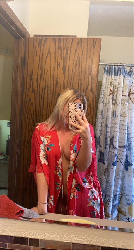 NoFaceMommy pornstar nudes picture