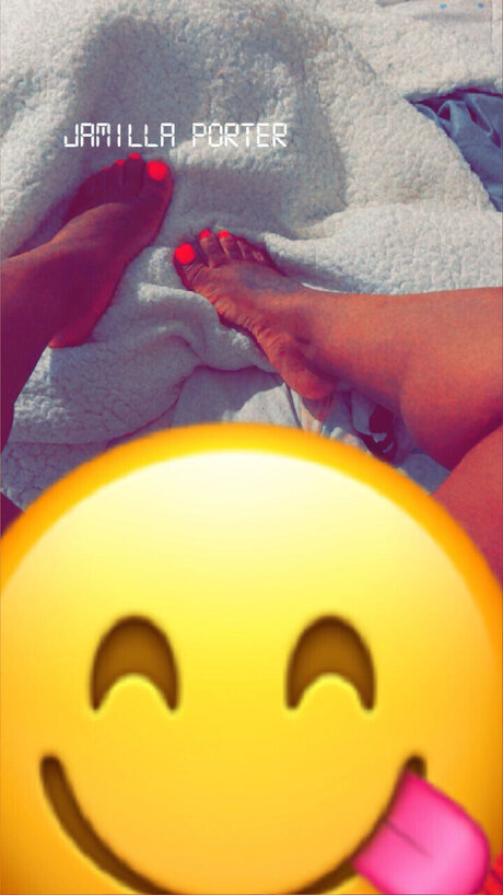 Almond Joi_ nudes star img