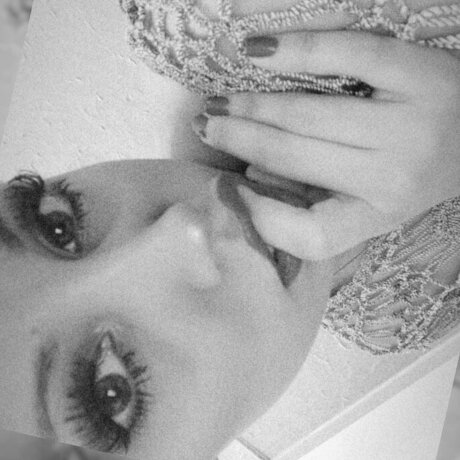 Kiki Bunny art model pics