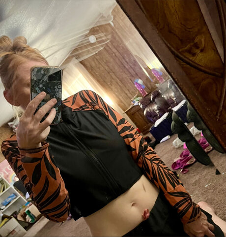 Strawberry Auberry naked model pictures