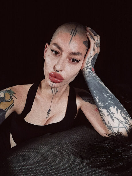 Lisbeth Nygma model porn archive