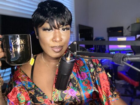 Dee The Host model nudes archive