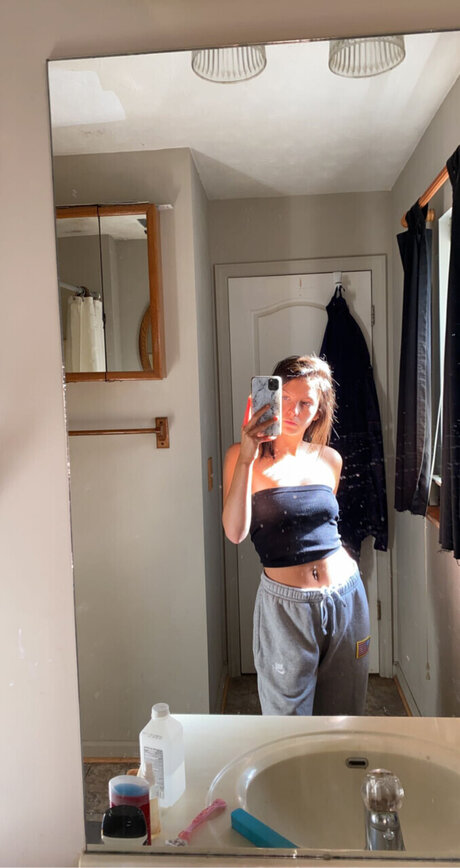 hailey sawyer exclusive star picture