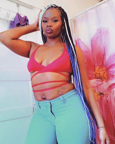 CoCo Dymond star sexy img