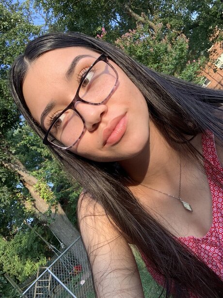 Dazequasar star sexy pics