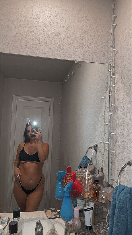 blissss pornstar nude image