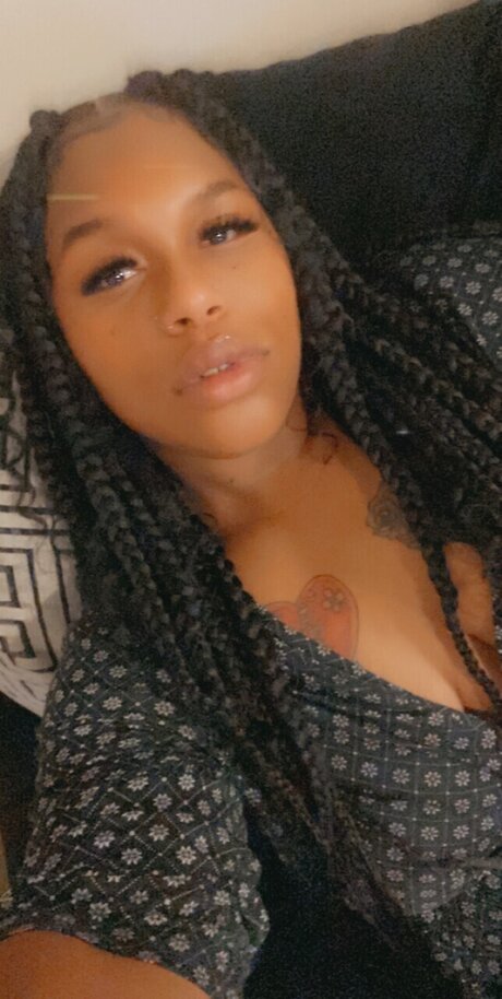 Voluptuous V art model archive