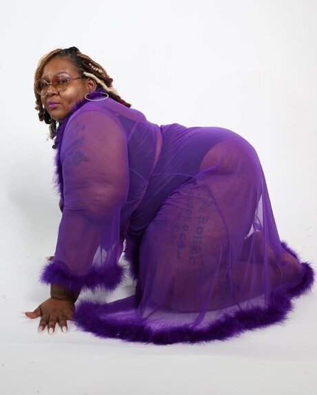 ThickGoddess sex model photo