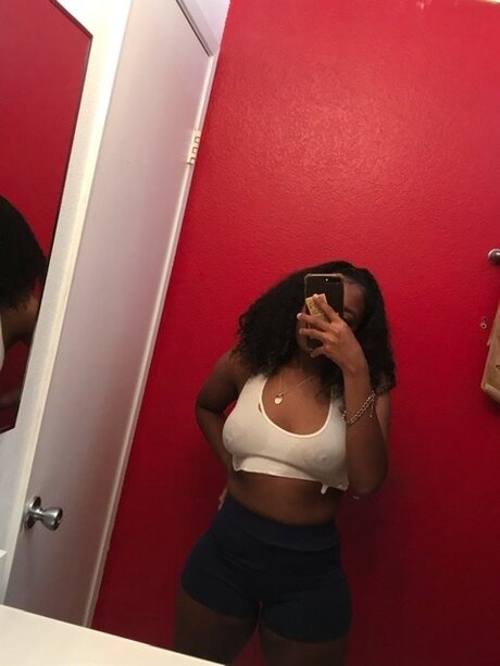 LilRudy erotic model photo