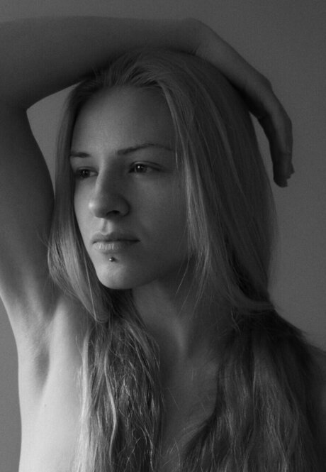 Sapphira model erotic pics