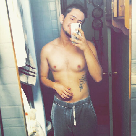 u32539465 erotic pornstar img