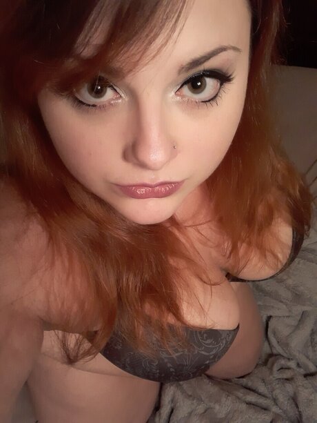 Adeline Thorne xxx pornstar image