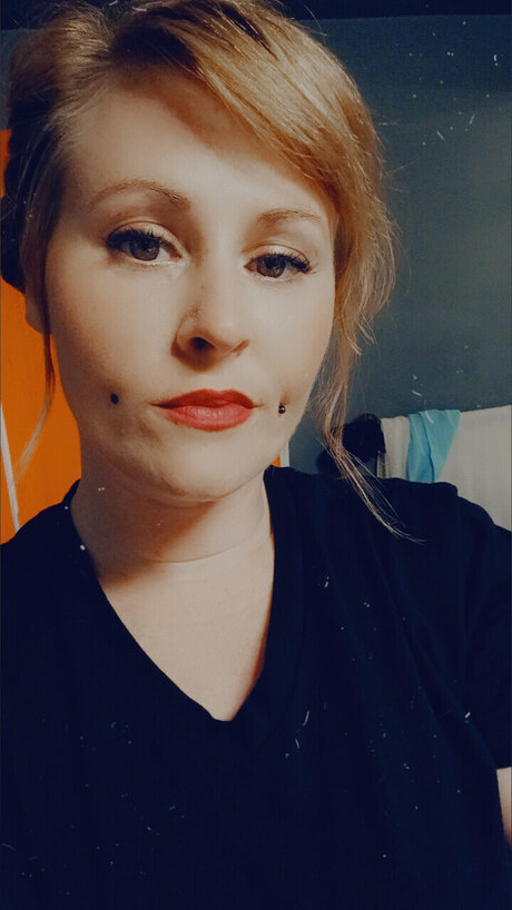 Miss Victoria hot star photo