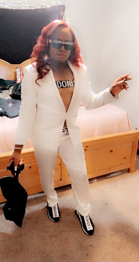 Vondraya model nude photo