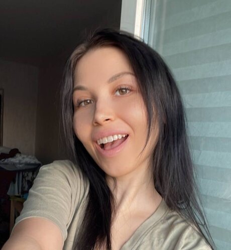 _Alexandra Stunning_ star exclusive picture