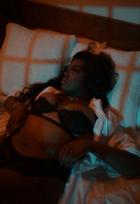 Karma FREE_ naked star pictures