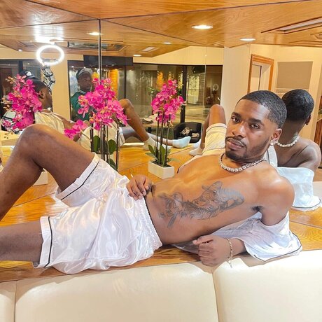 kreyd_ sexy pornstar img