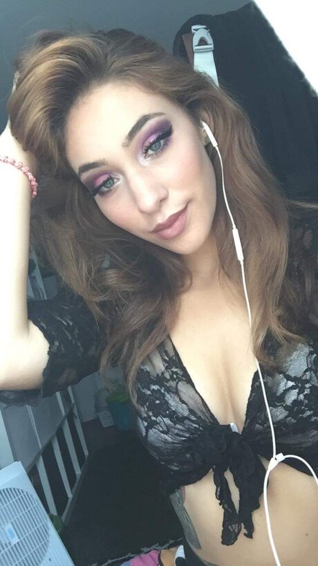 Alicia Hernandez nice star photos